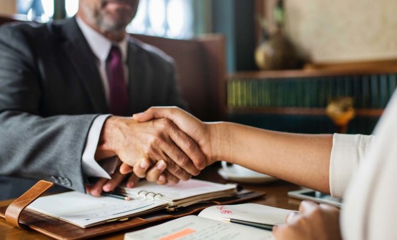 Image of an attorney and client shaking hands